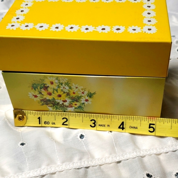 VTG Recipe Tin + Recipes Ohio Art USA Yellow Daisy Flower Bake Kitchen Storage - Picture 9 of 16